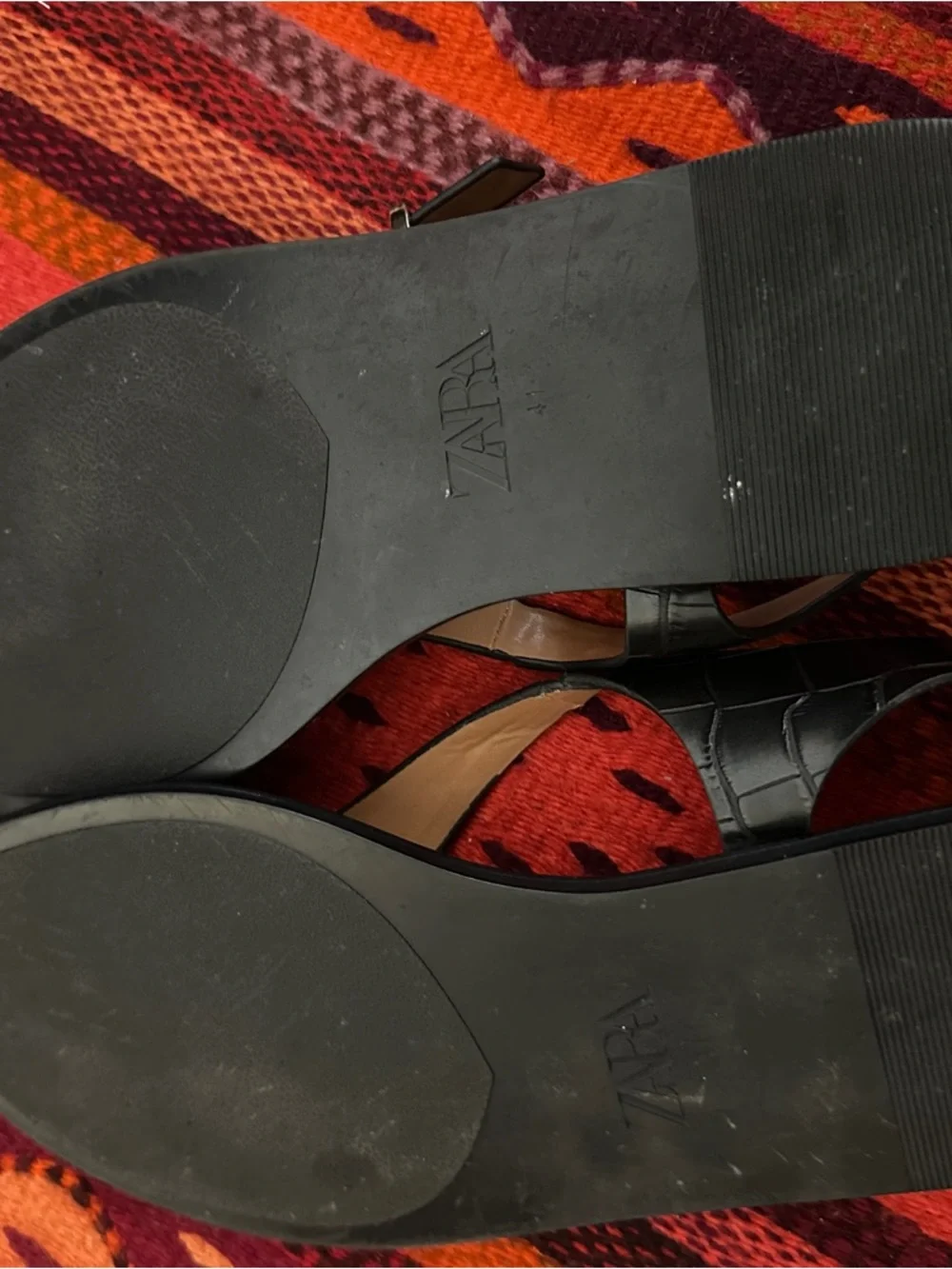 ZARA Black Croc-Textured T-Strap Sandals - Picture 3 of 4